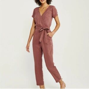 Rust Abercrombie & Fitch jumpsuit size S *missing belt vneck
